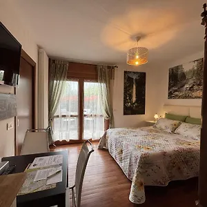 https://residenza-fontana-del-ferro-37129.hotelinveneto.com
